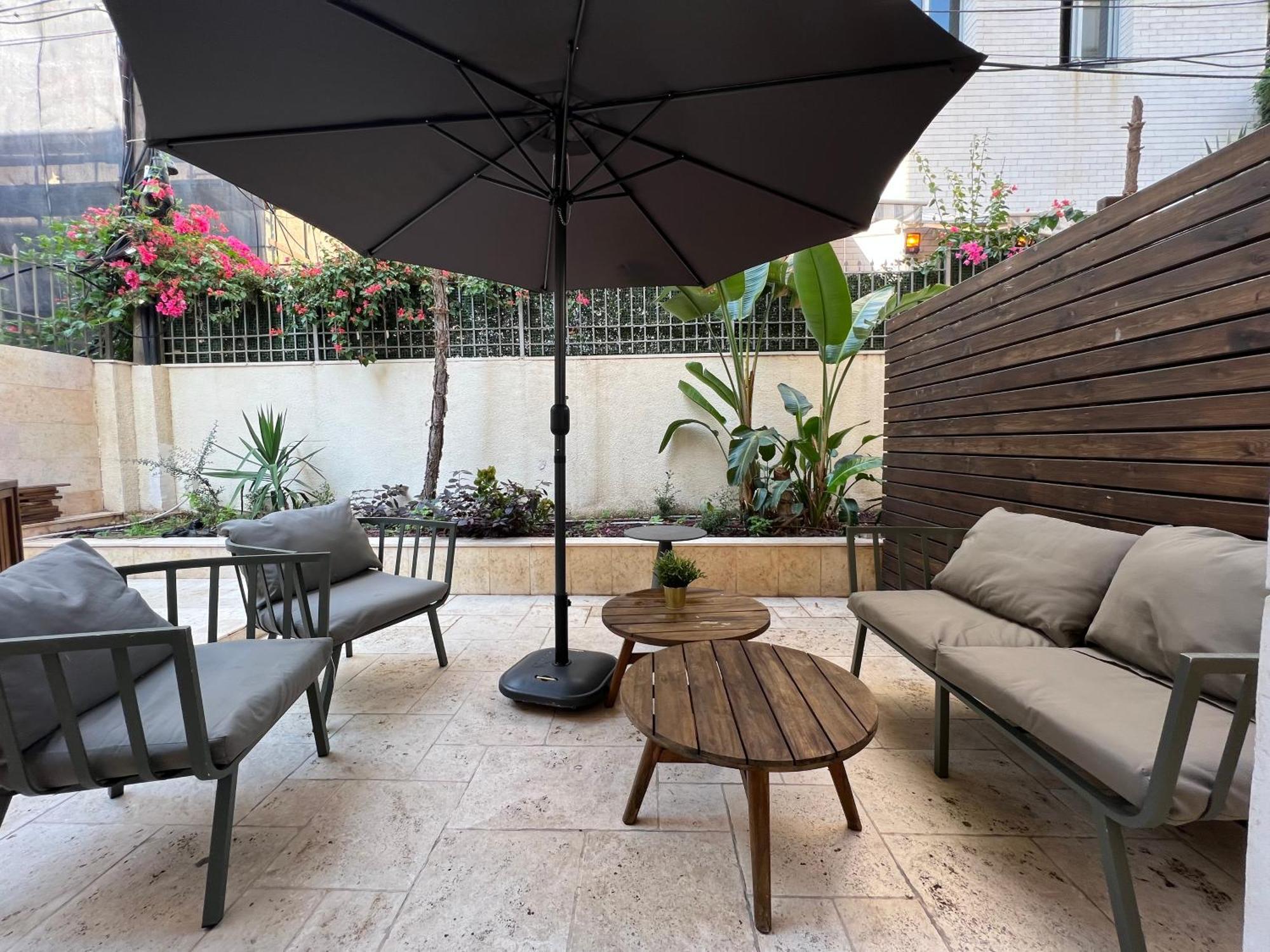 Beer Garden Hotel Tel Aviv Exteriör bild